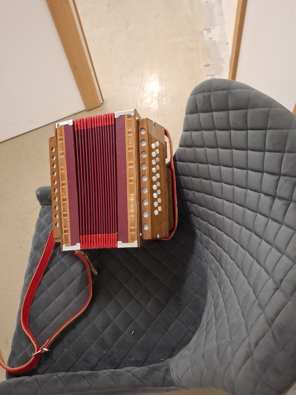 Strumenti musicali: 2 chorig schwyzerorgeli – Usato da Villeneuve venduto da BibiVintage 2