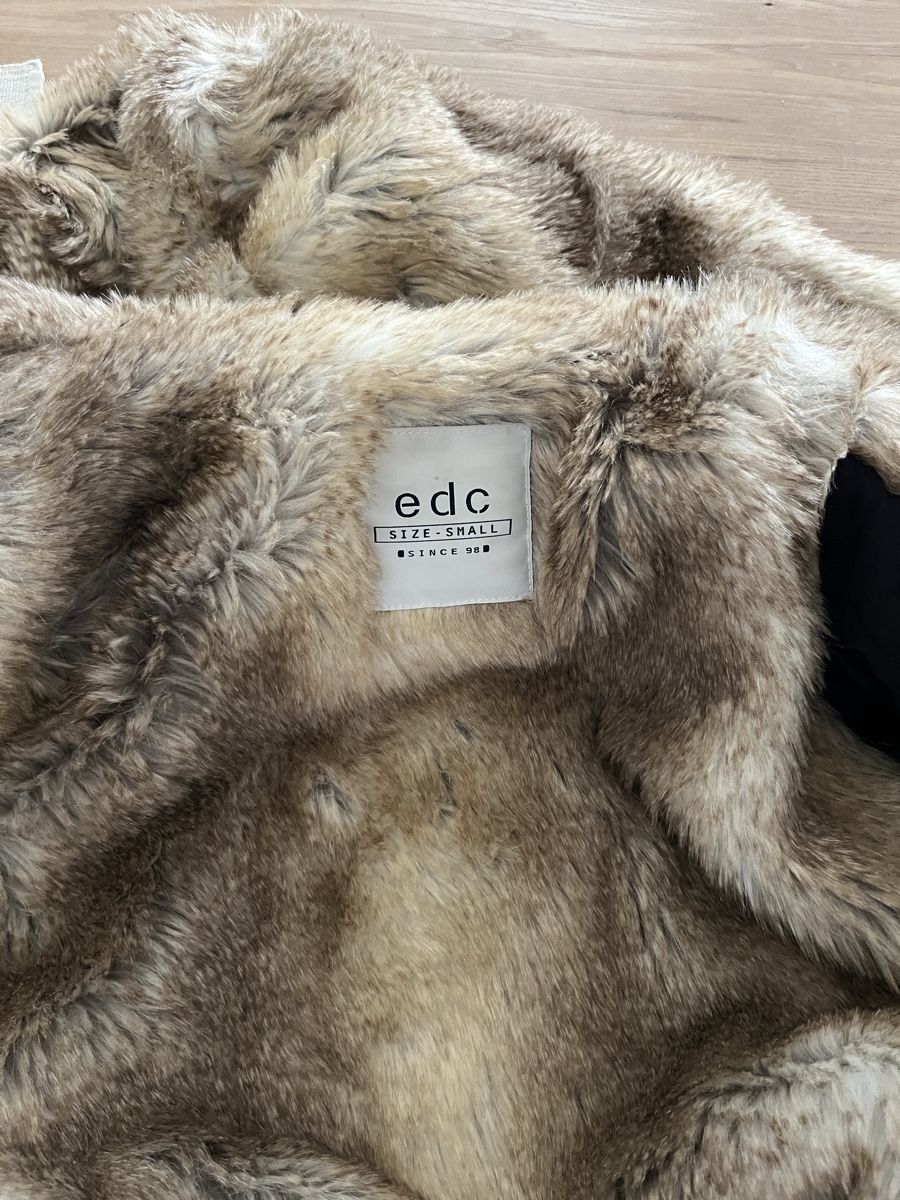 Jacken: Winterjacke mit Fell small – Gebraucht aus Küsnacht ZH von ya___ra 4
