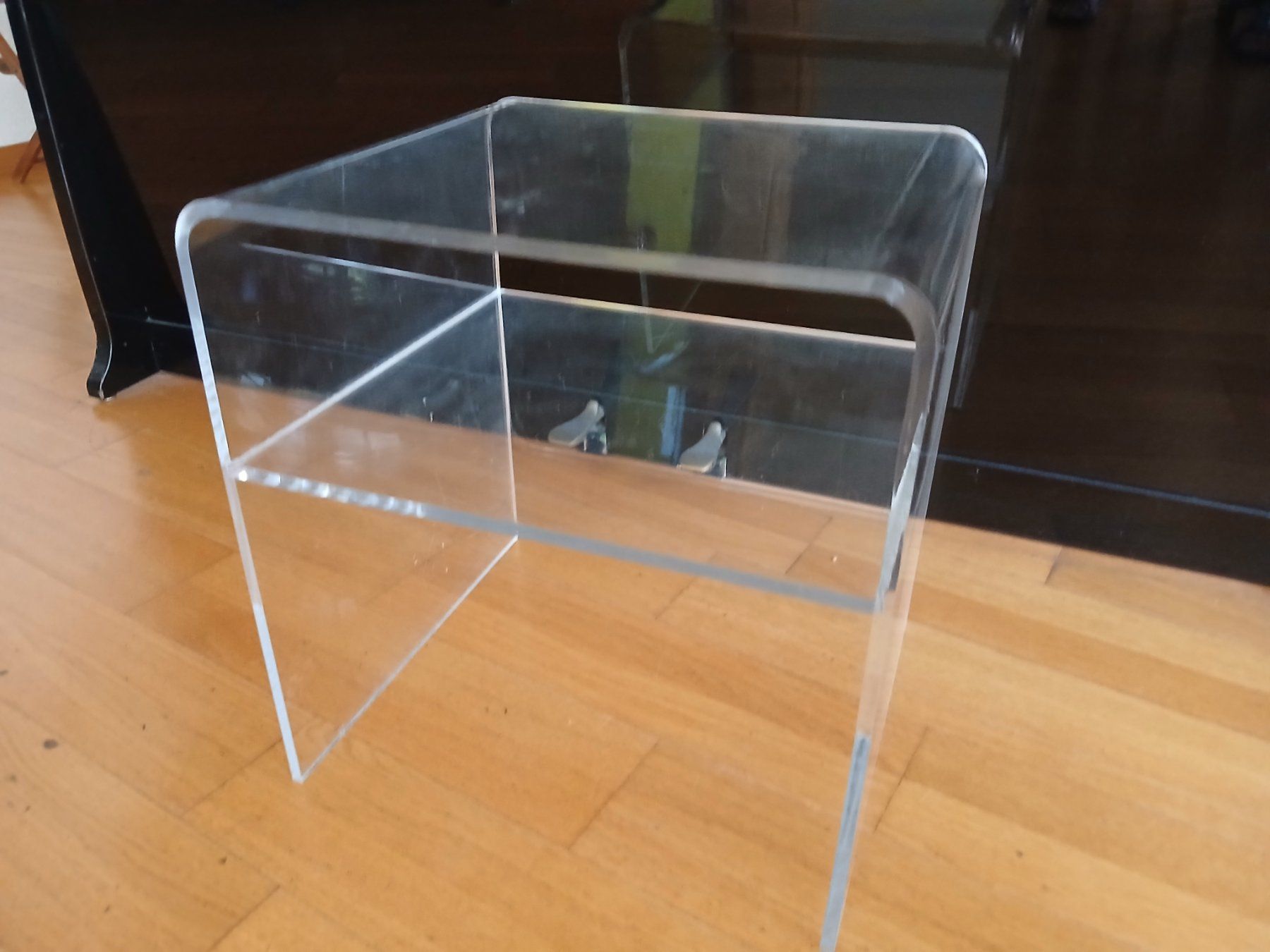 Tische: Acrylglas Beistelltisch mit Ablage – Gebraucht aus Zumikon von Vollvintage