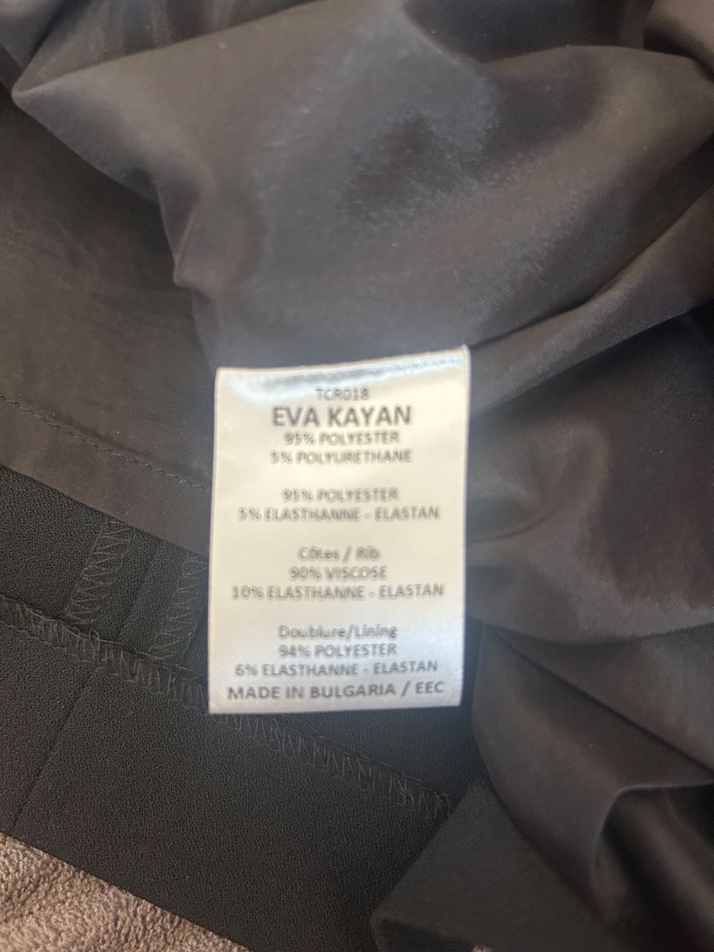 Vestiti: Eva Kayan robe noire – Usato da Val-d'Illiez venduto da Dombou 3