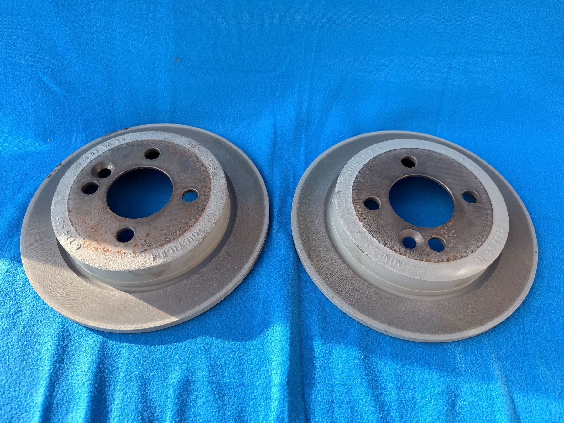 Mini Alle Autoersatzteile: Bremsscheiben MINI R56, 2 Stk., neuwertig – Gebraucht aus Röschenz von Sandro1981