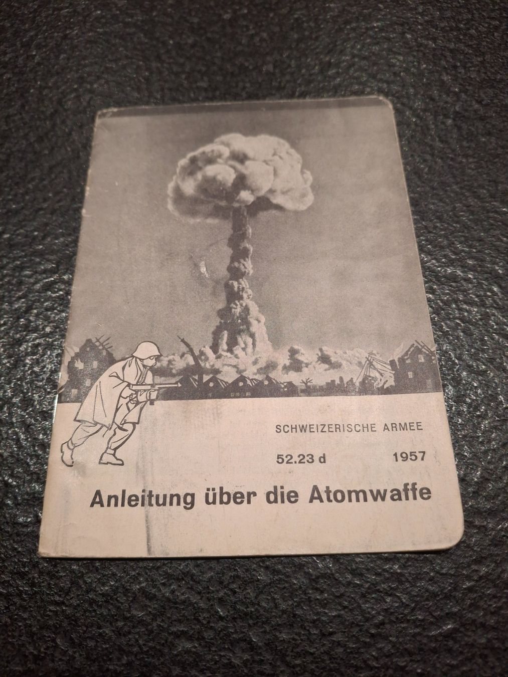 Libri: Schweizer Armee Anleitung Atomwaffe 1957 52.23 d – Usato da Horriwil venduto da TOKYONIGHTS