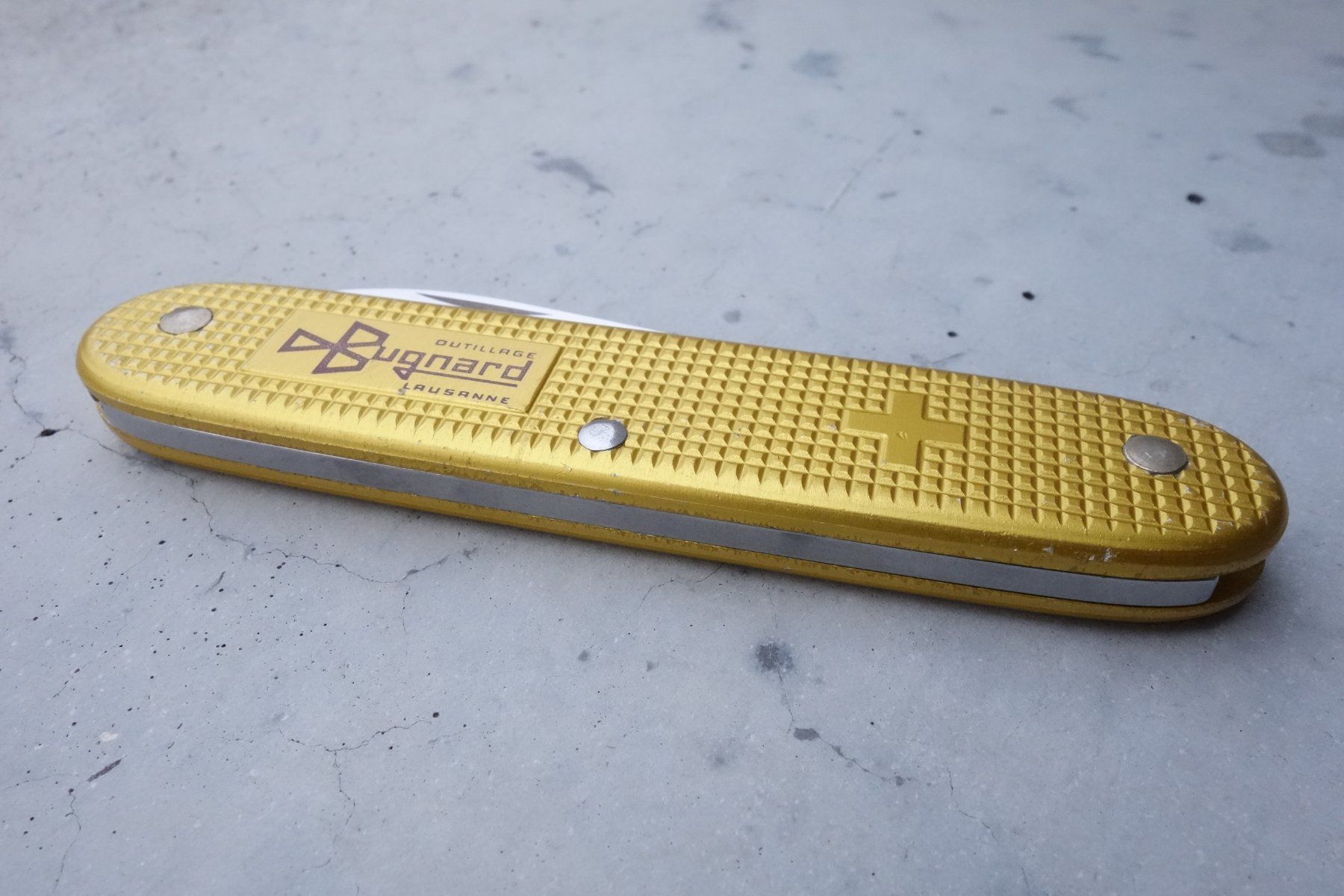 Victorinox Coltelli tascabile: Victorinox Alox Old Cross Sackmesser Bugnard gold – Usato da St. Gallen venduto da 8201 8