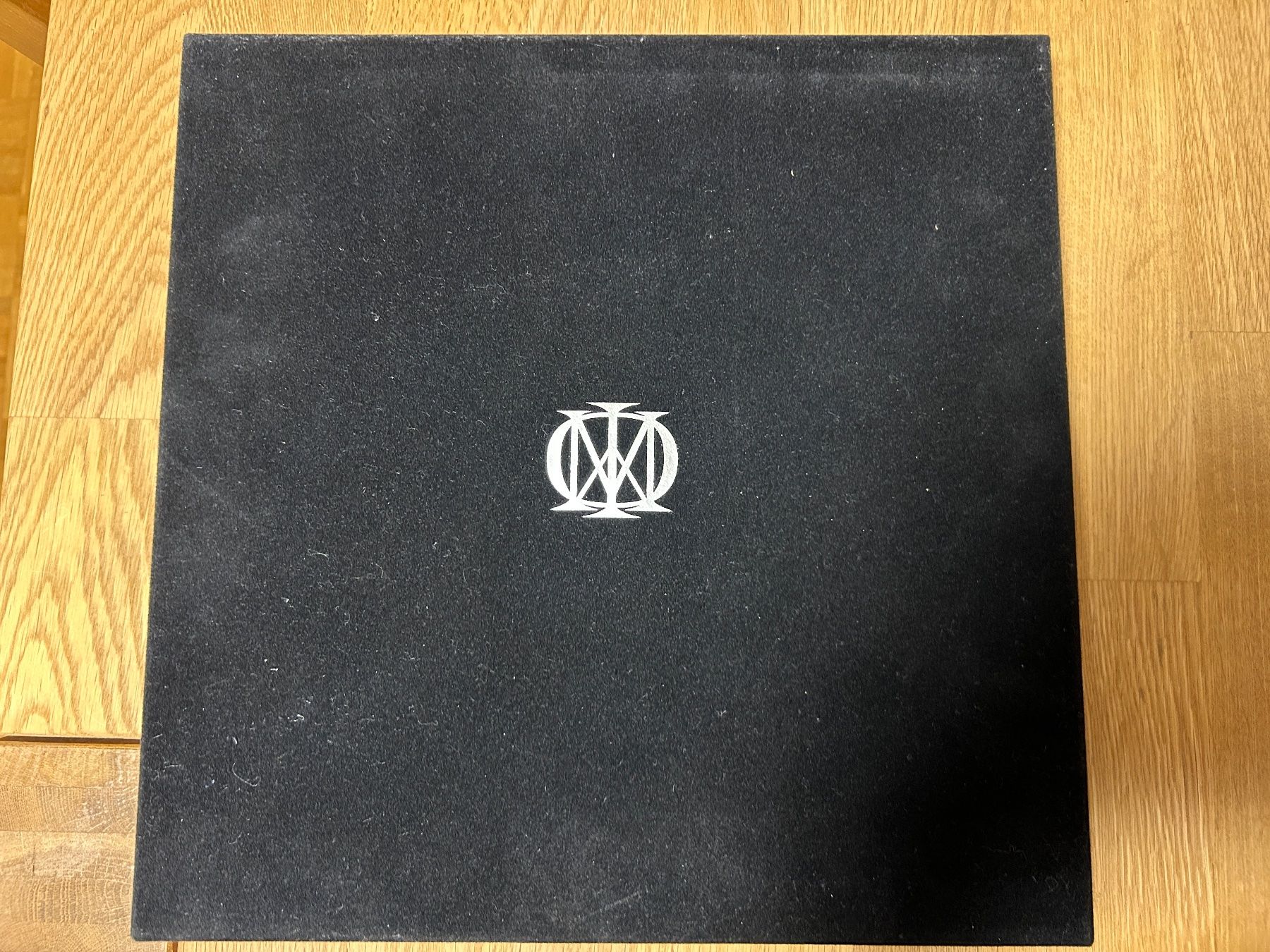 Dischi in vinile: Dream Theater -  Black Clouds & Silver Linings - Box Set – Nuovo (secondo la descrizione) da Chexbres venduto da Roblieron