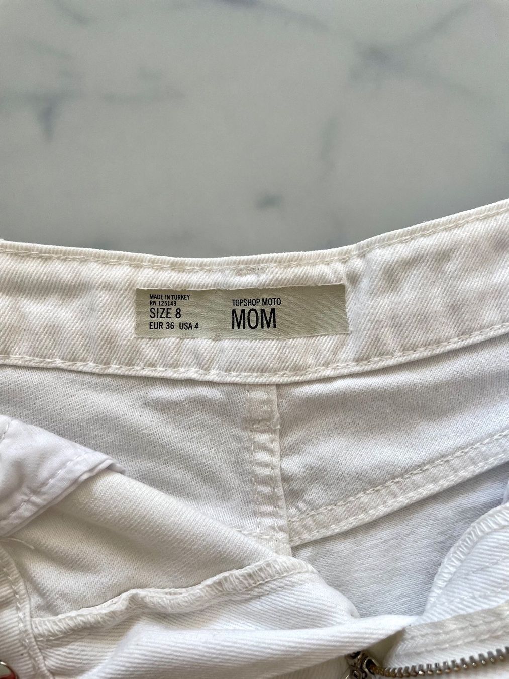 Topshop Jeans: Topshop Ripped Mom-Jeans Shorts – Usato da Triesen venduto da antonellaaa_ 3