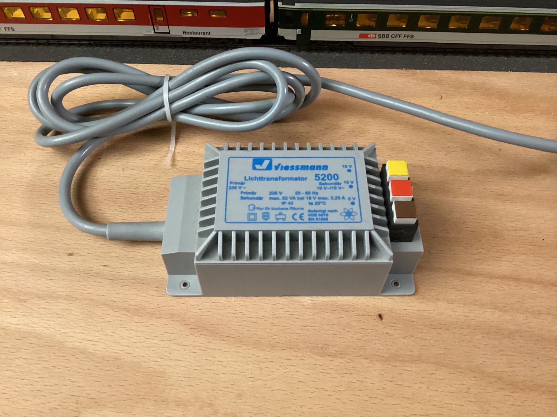Viessmann Modellini di ferrovie: Viessmann 5200 Trafo Märklin Trix Roco Arnold Fleischmann – Usato da Winkel venduto da merklinch
