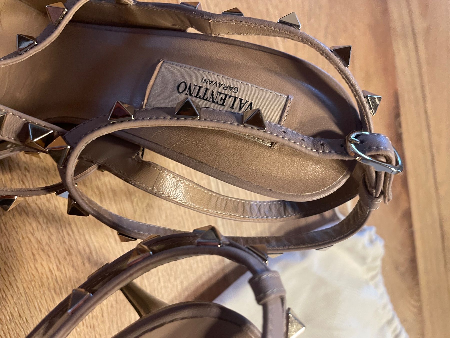 Valentino Scarpe da donna: Valentino Rockstud Heels Black Beige Size 40 – Usato da Bazenheid venduto da hat_96 7