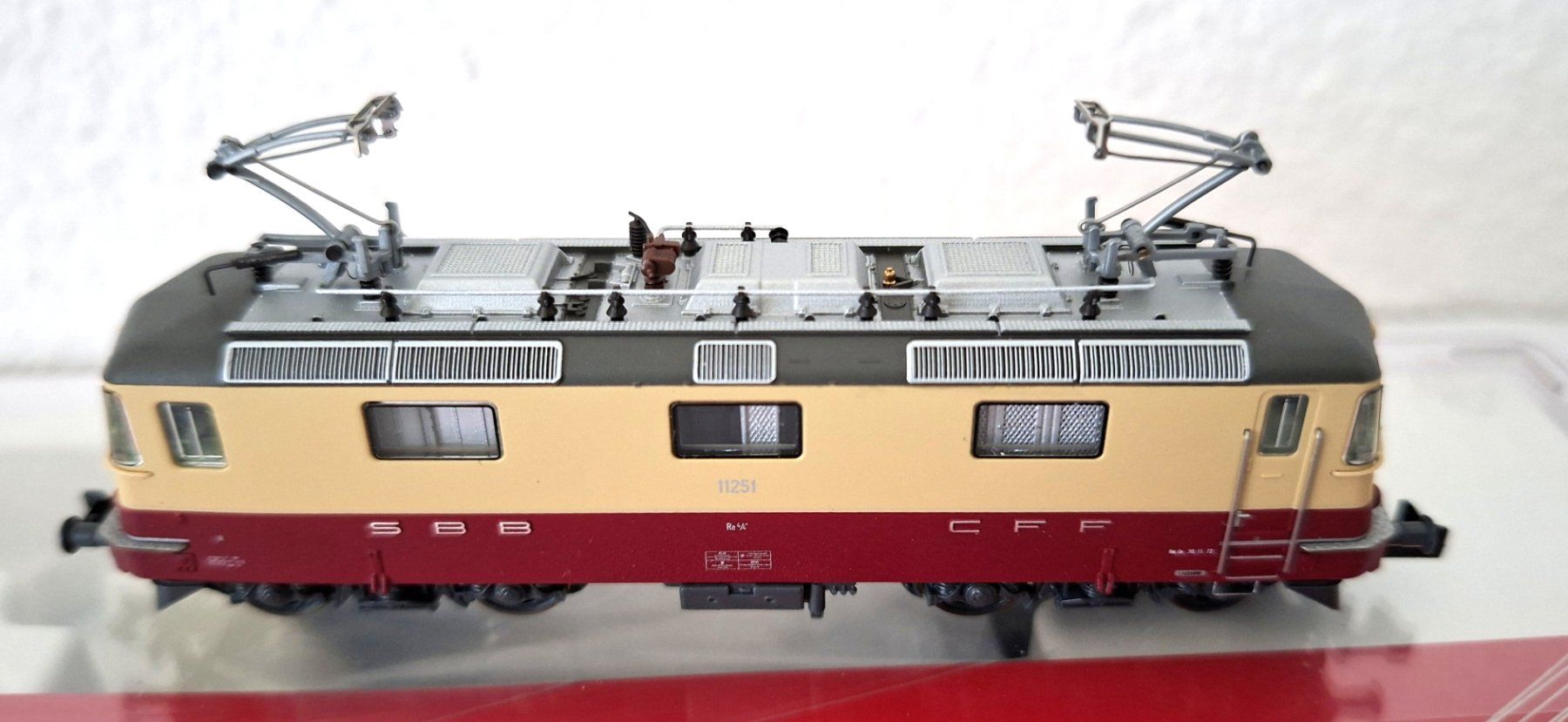 Fleischmann Modellini di ferrovie: Fleischmann Re 4/4 II " TEE " 732400 – Nuovo e nell'imballaggio originale da Biberist venduto da Ntrains 3