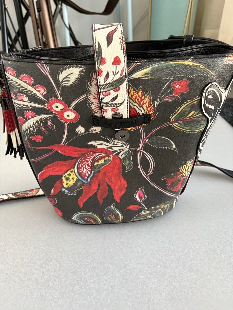 Taschen für Damen: Tasche Desigual – Neu (gemäss Beschreibung) aus Romanshorn von halbmond73