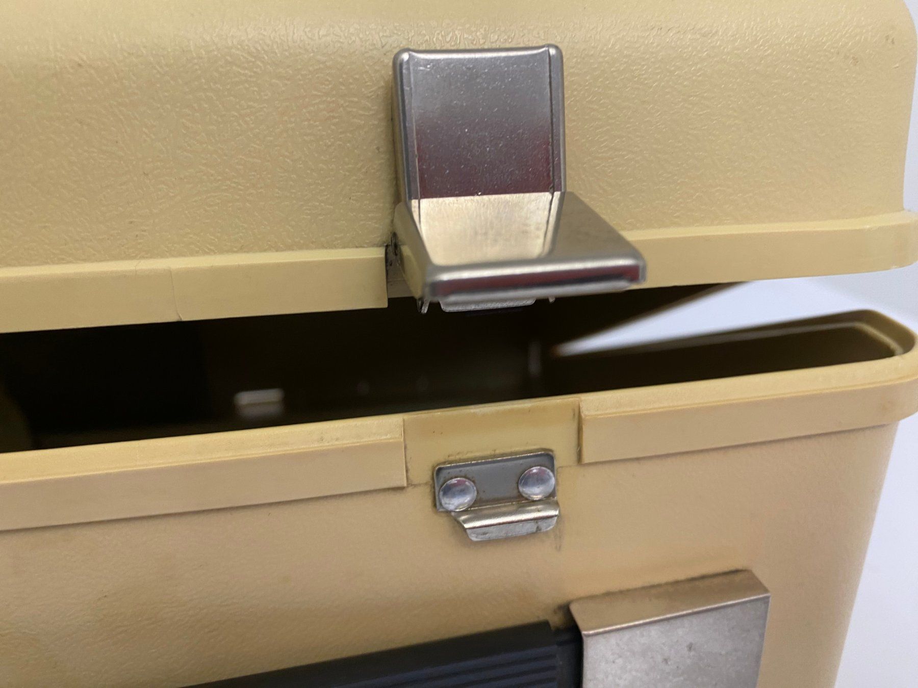 Bernina Macchine da cucire: Bernina 707 Minimatic Anschiebetisch + Originalkoffer Set – Usato da Neuhausen am Rheinfall venduto da Restwertvoll 4