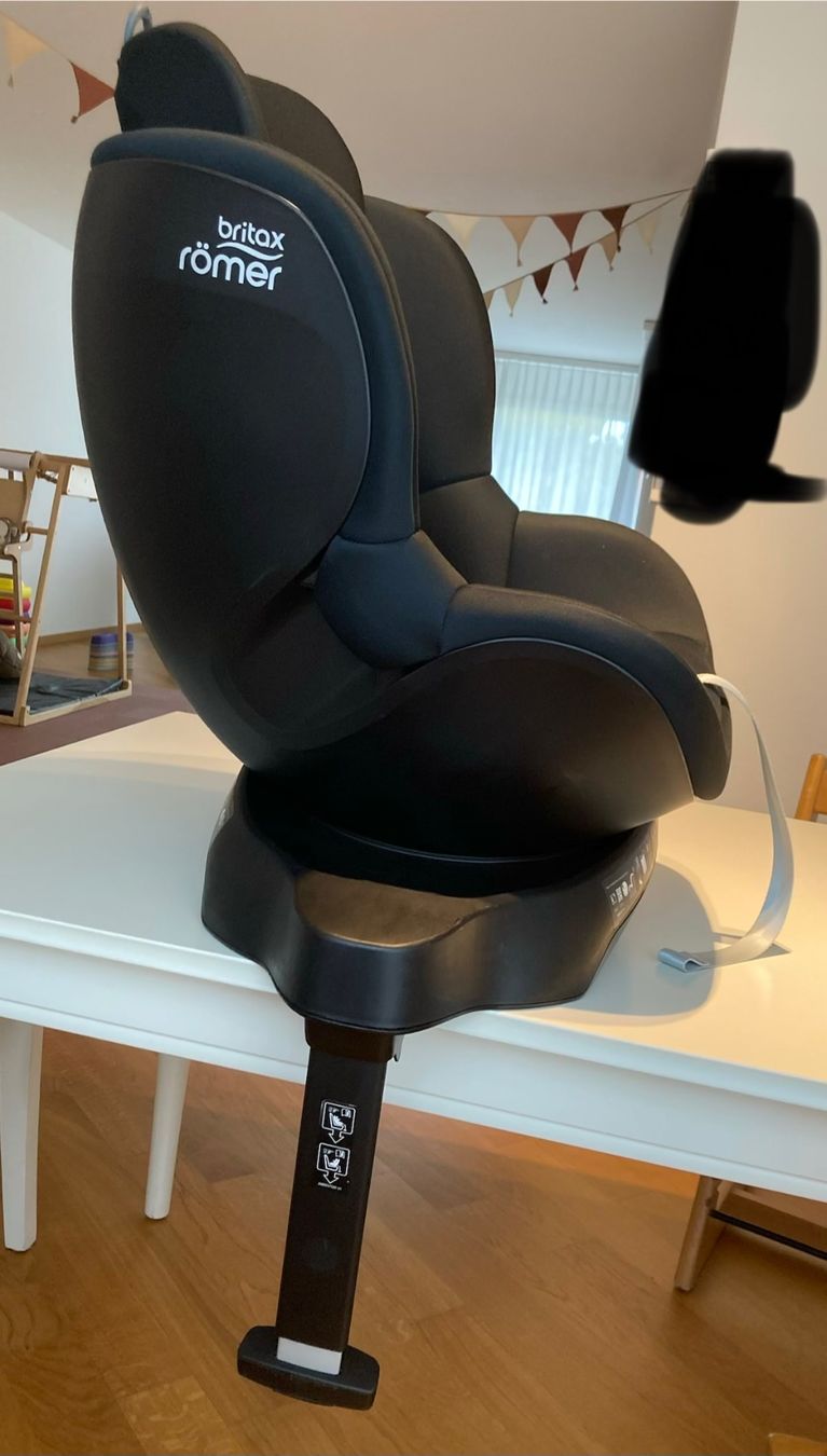 Britax Römer Auto-Kindersitze: Britax Römer - Select Dualfix M Plus space black – Gebraucht aus Hinterkappelen von Bari1988 2