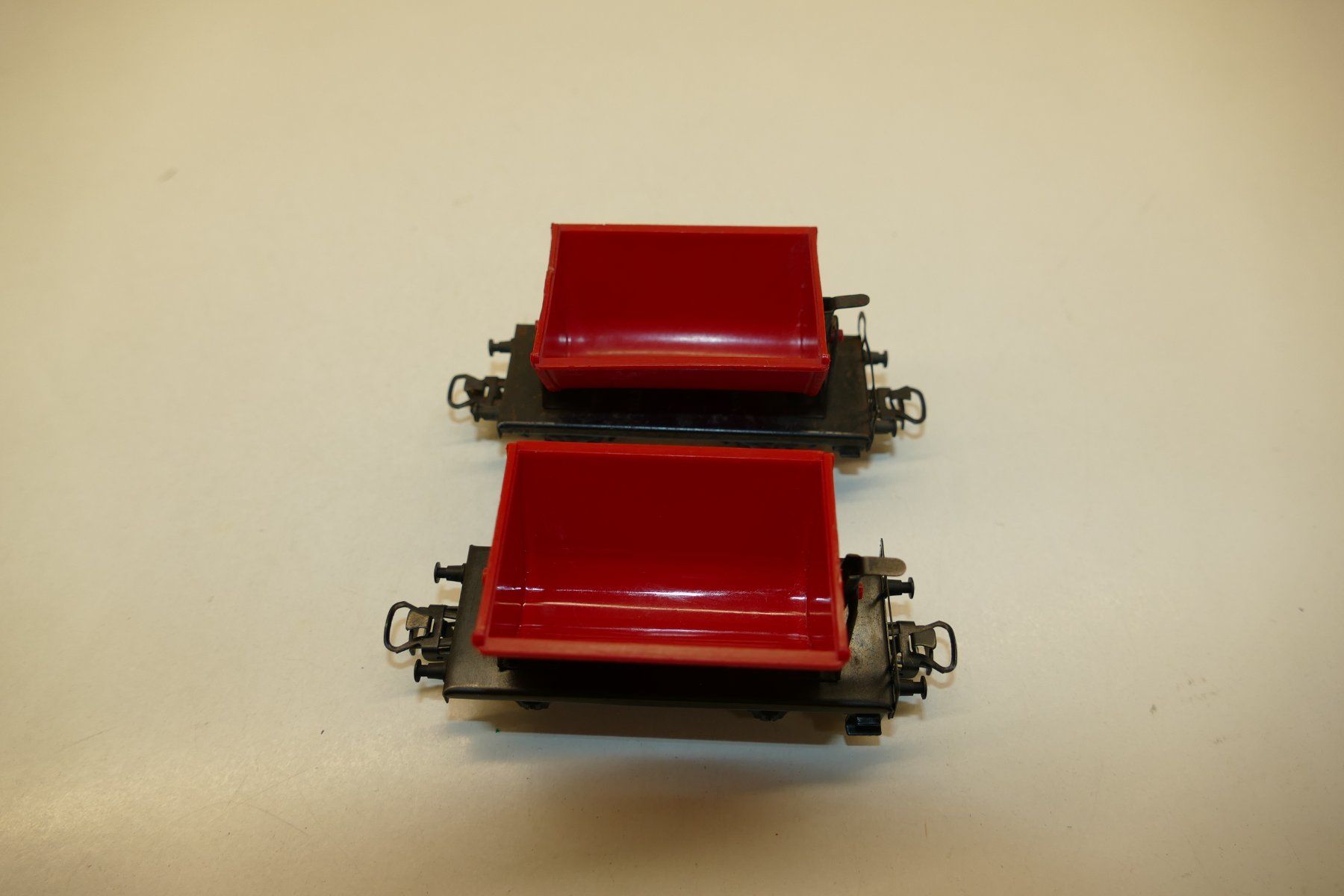 Märklin Modellini di ferrovie: Märklin H0: 2xKippwagen – Usato da Niederhasli venduto da rail-duerst 4
