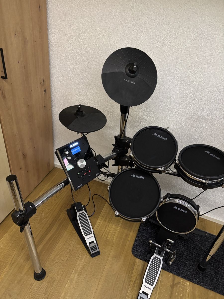 Alesis Strumenti musicali: Alesis Command Mesh Kit - Elektronisches Schlagzeug, Top! – Usato da Solothurn venduto da Jfk 2