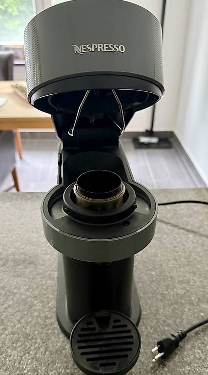 Nespresso Kaffeemaschinen & Espressomaschinen: Nespresso Kaffeemaschine – Gebraucht aus Zug von green_as 1
