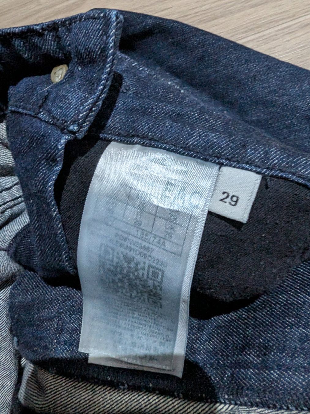 Guess Jeans: Jean Guess x A$AP Rocky. – Gebraucht aus Epalinges von nsh_t58w 2