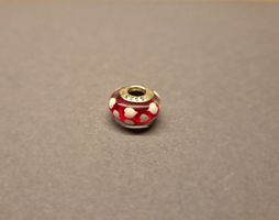 Charm Kugel rot mit Herzen weiss +Garantie