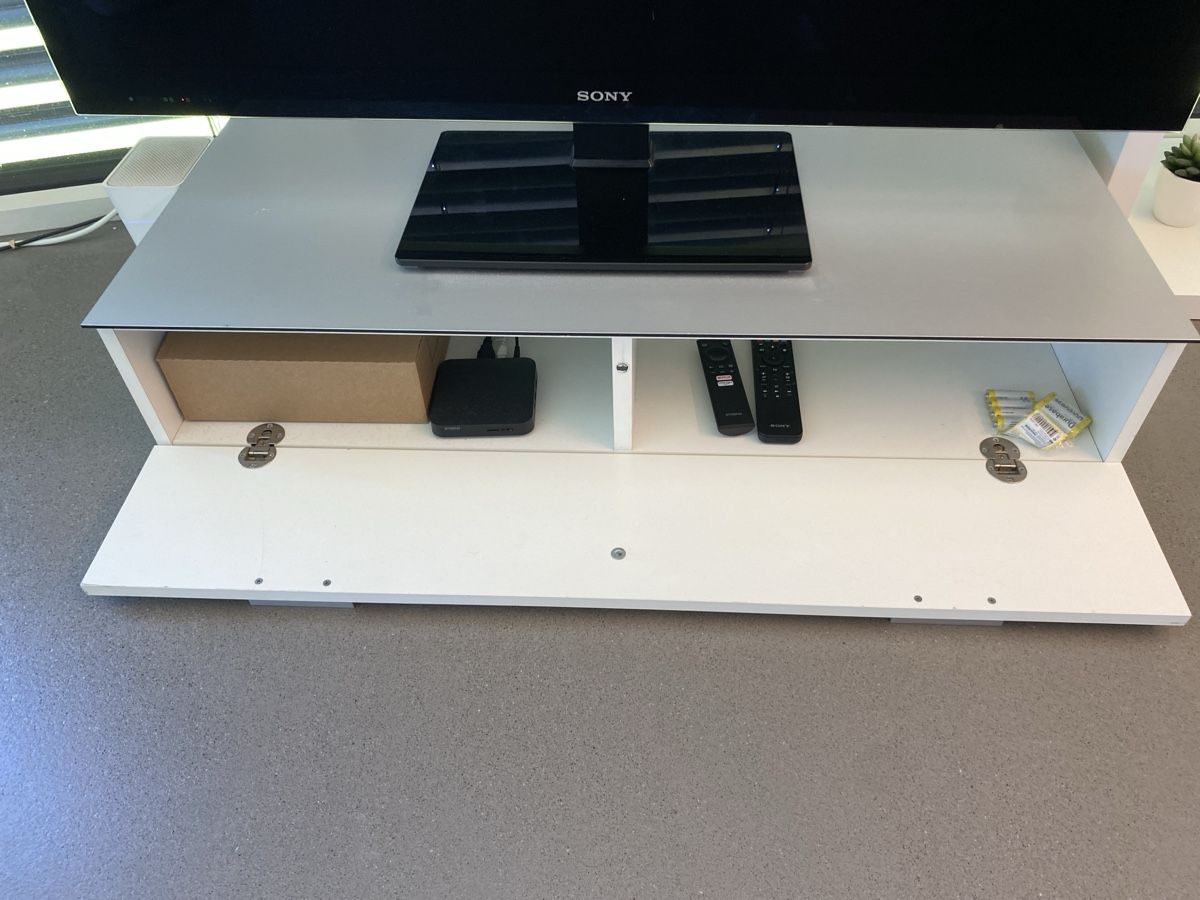 Mobili TV: Lowboard TV Möbel weiss grau gebraucht – Usato da Luzern venduto da TTMaster 3