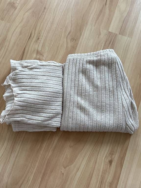 Lotti di vestiti: Zweiteiliges Lounge-Set in Beige – Usato da Gossau SG venduto da lar_2004_a 3