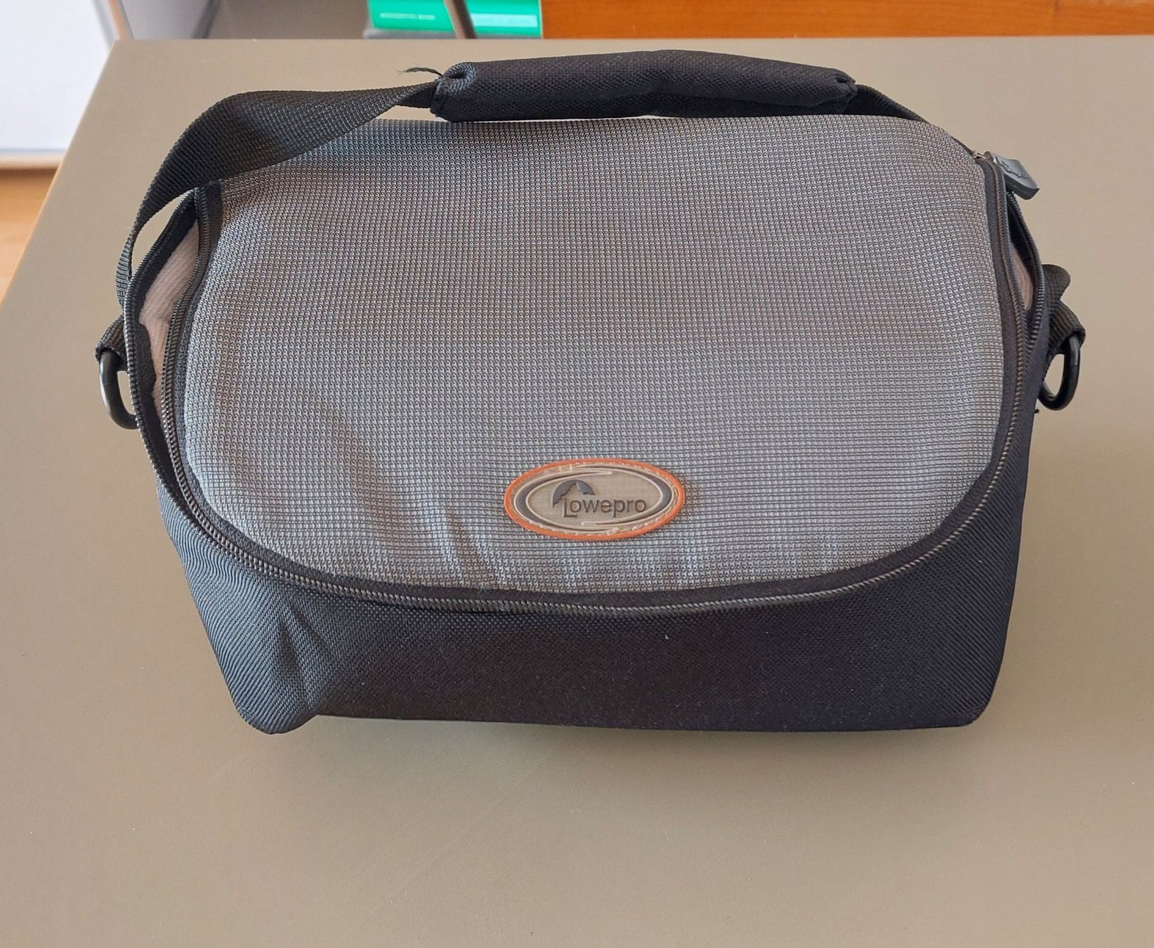 Borse: Lowepro kleine Kameratasche – Usato da Adliswil venduto da JulienCycling