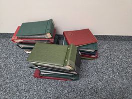 Konvolut Briefmarkenalben diverse Farben gebrauchter Zustand