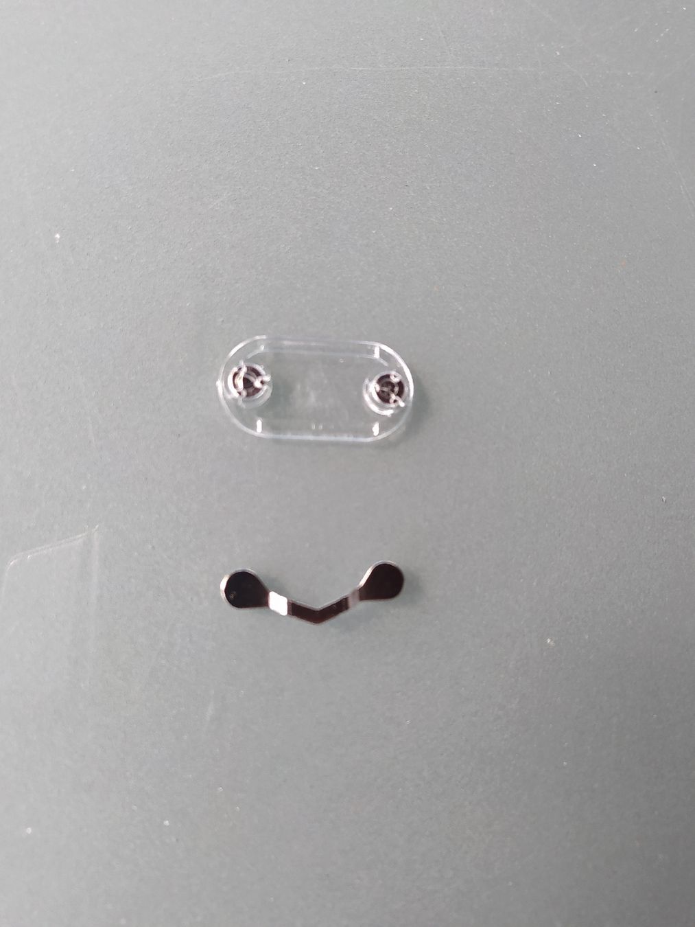 Supporti a parete: Brillenhalter - Brillenclip Magnetisch – Nuovo e nell'imballaggio originale da Weiningen ZH venduto da Vitanyi 1