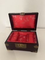 Asiatische antike Schmuckschatulle, rote Holz Messingeinlage