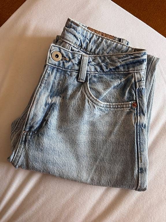 Jeans: Jeans straight bleu  – Usato da Yvorne venduto da mel_wic 2