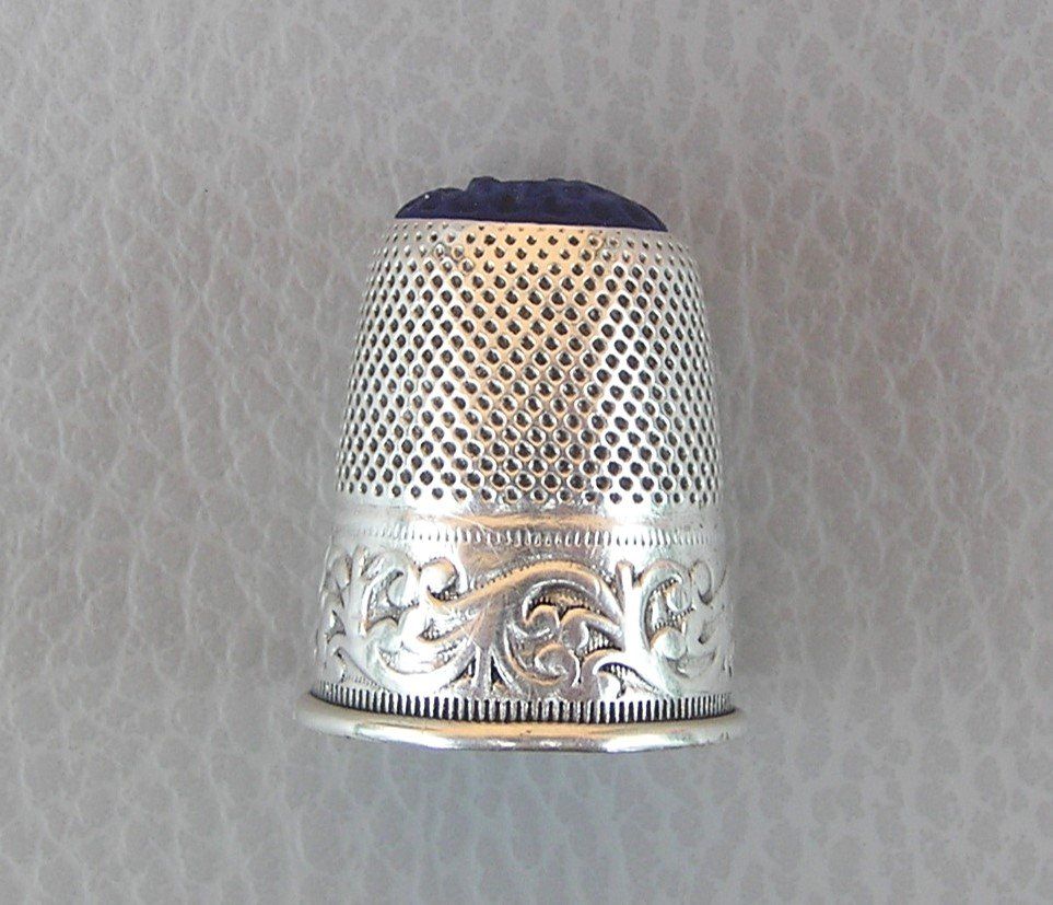 Fingerhüte: ALTER FINGERHUT 800 SILBER – Gebraucht aus Grenchen von Antique-hunter 1