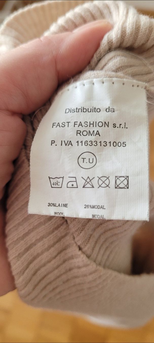 Maglioni & Felpe: Schöner Damenpullover mit Aufschrift, Grösse M – Usato da Emmenbrücke venduto da gatasalvache 3