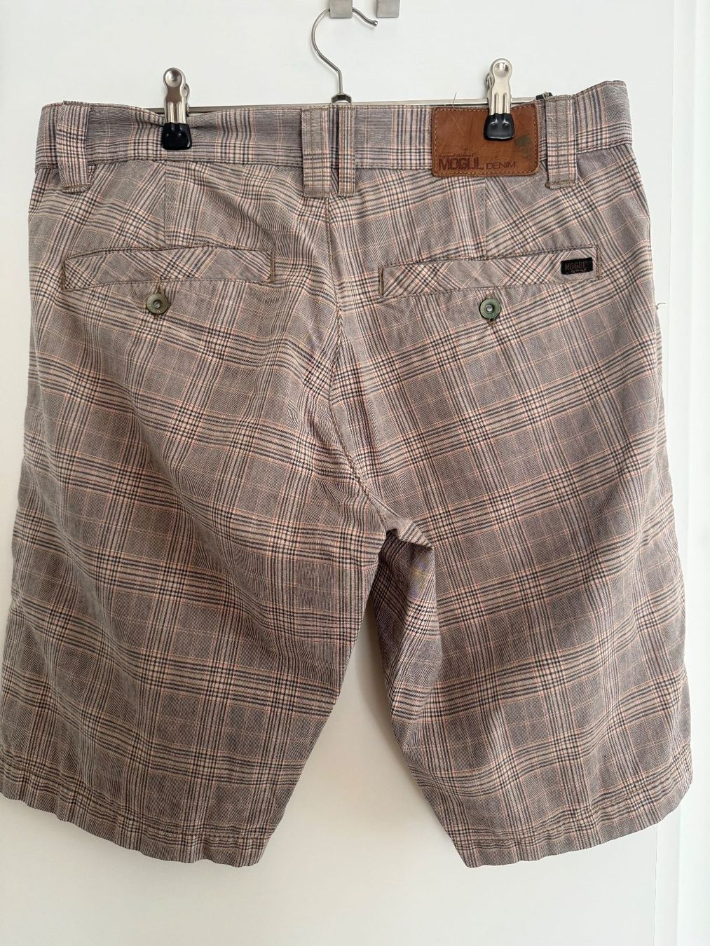 Pantaloni: SHORTS MOGUL GR. 32 – Usato da Steg im Tösstal venduto da goldlionfree 1