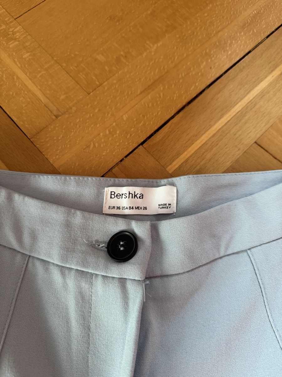 Bershka Pantaloni: Bershka Stoffhose, hellblau, Gr. 36 – Usato da Wittenbach venduto da Apicel 2