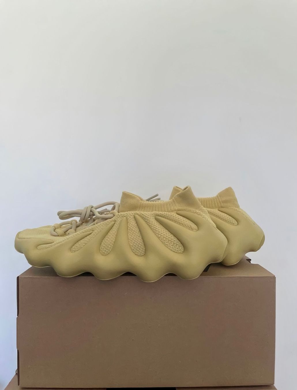 Adidas Herrenschuhe: Adidas yeezy 450 sulfur 45 1/3 – Neu und originalverpackt aus Kriens von Ileriadiamore 2