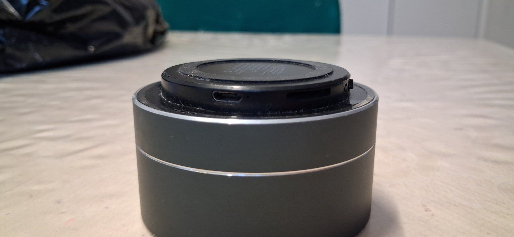 Casse acustiche: Mini Bluetooth Lautsprecher A10 mit LED-Licht - Schwarz – Usato da Bern venduto da KavIndustries 4