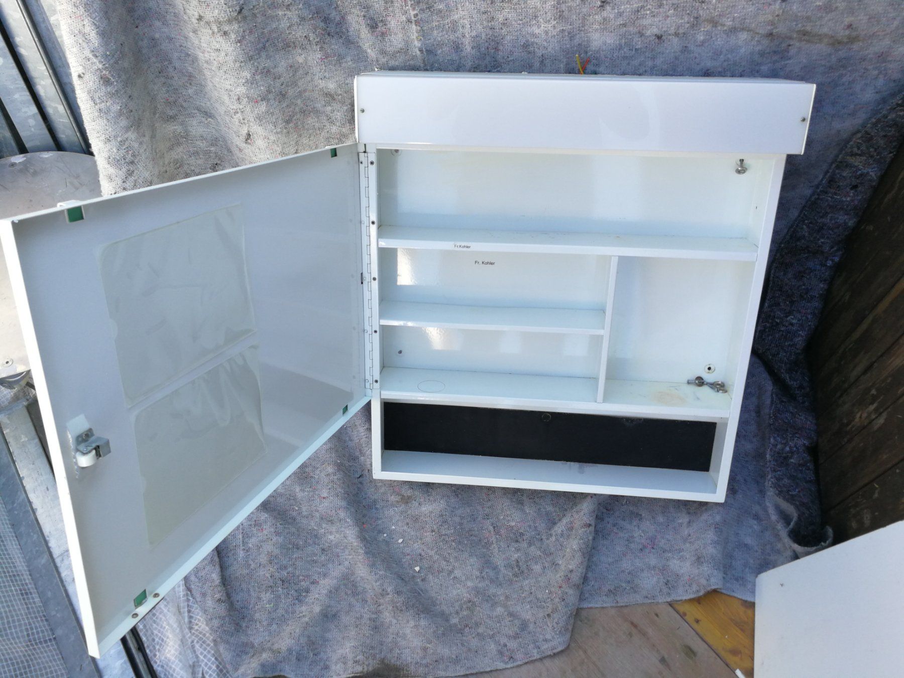 Schneider Armadietti a specchio: Spiegelschrank Schneider – Usato da Spreitenbach venduto da Space_X 2