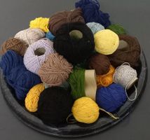 LOT AN *WOLL- /GARN - RESTEN* BUNT/UNTERLAGE 40CM-DM/ANGEBR.