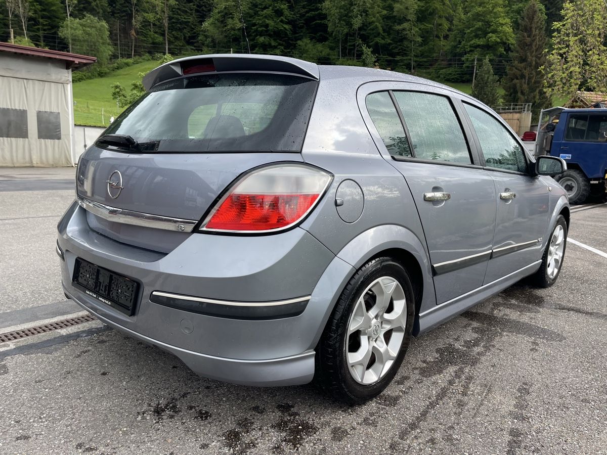 Opel Automobili: OPEL ASTRA H 18 OPC Line – Usato da Spiez venduto da bertula 1