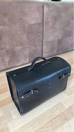 Koffer des Lokpersonals der Rhätischen Bahn