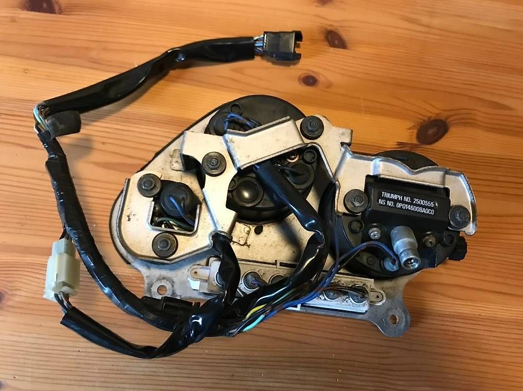Tutti i ricambio per moto: Triumph Trident Sprint 900 Tacho/Cockpit – Difettoso da Combremont-le-Petit venduto da tim_57gl 2