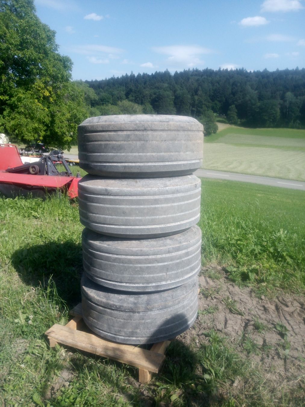 Pneus & Kompletträder: 4 Pneu 12.0-18 BKT – Gebraucht aus Rüttenen von Dart4
