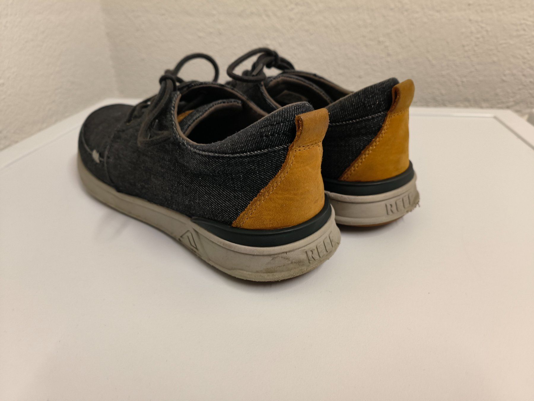 Scarpe da uomo: Neuwertige Reef Schuhe Gr.43 – Usato da Steinhausen venduto da surfero 1