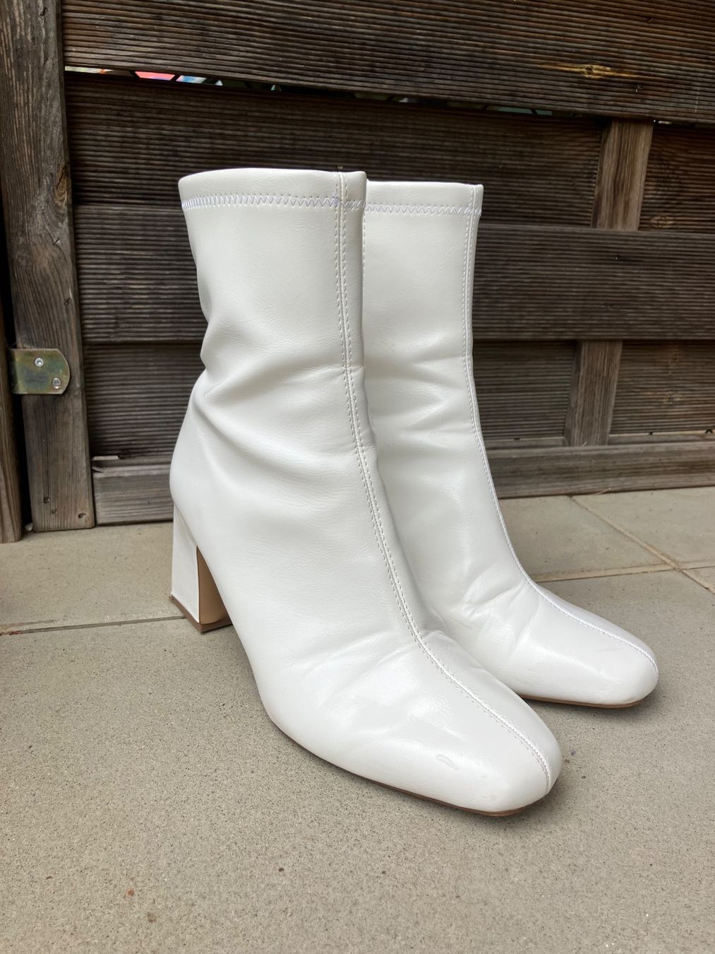 Bershka Scarpe da donna: STIVALETTI BIANCHI CON TACCO – Usato da Mezzovico venduto da bai_td2m