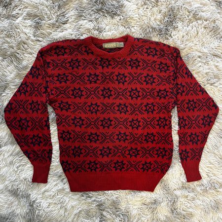 Pullover von Christopher Hayes