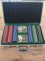Pokerkoffer mit ca. 300 Chips und Zubehör