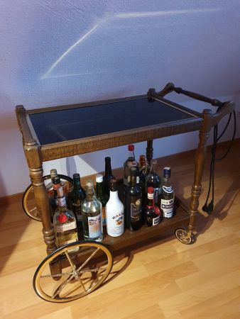 Servierwagen aus Holz mit elektrischer Warmhalteplatte