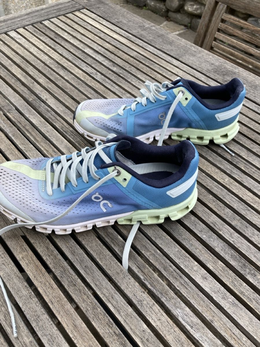 On Chaussures femmes: Laufschuhe ON Cloud, Grösse 37.5 – D'occasion à Saanen par mia_vogr 3