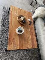 Wohnzimmertisch Holz Akazie Metallgestell rechteckig