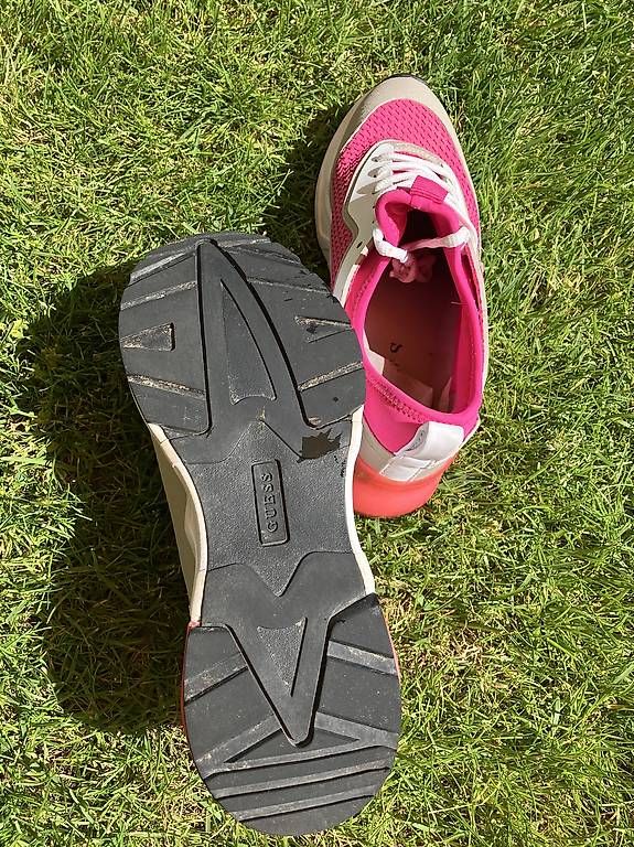 Scarpe da donna: Guess Sneaker Teckie pink Gr. 38 – Usato da Lyss venduto da stubenwagen 4
