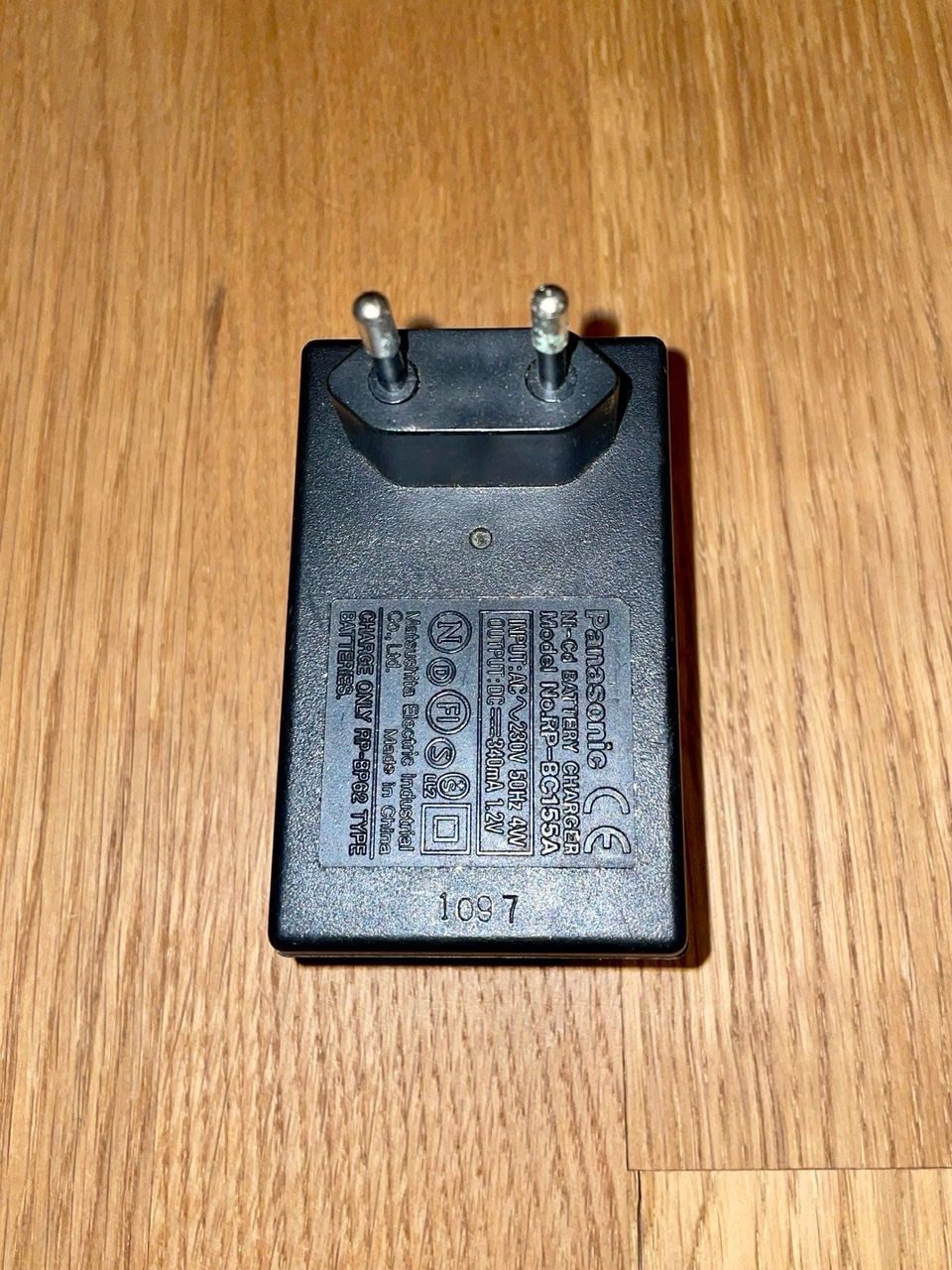 Panasonic Caricabatterie: Panasonic Flachakku Ladegerät RP-BC155A – Usato da Basel venduto da ece2108 2