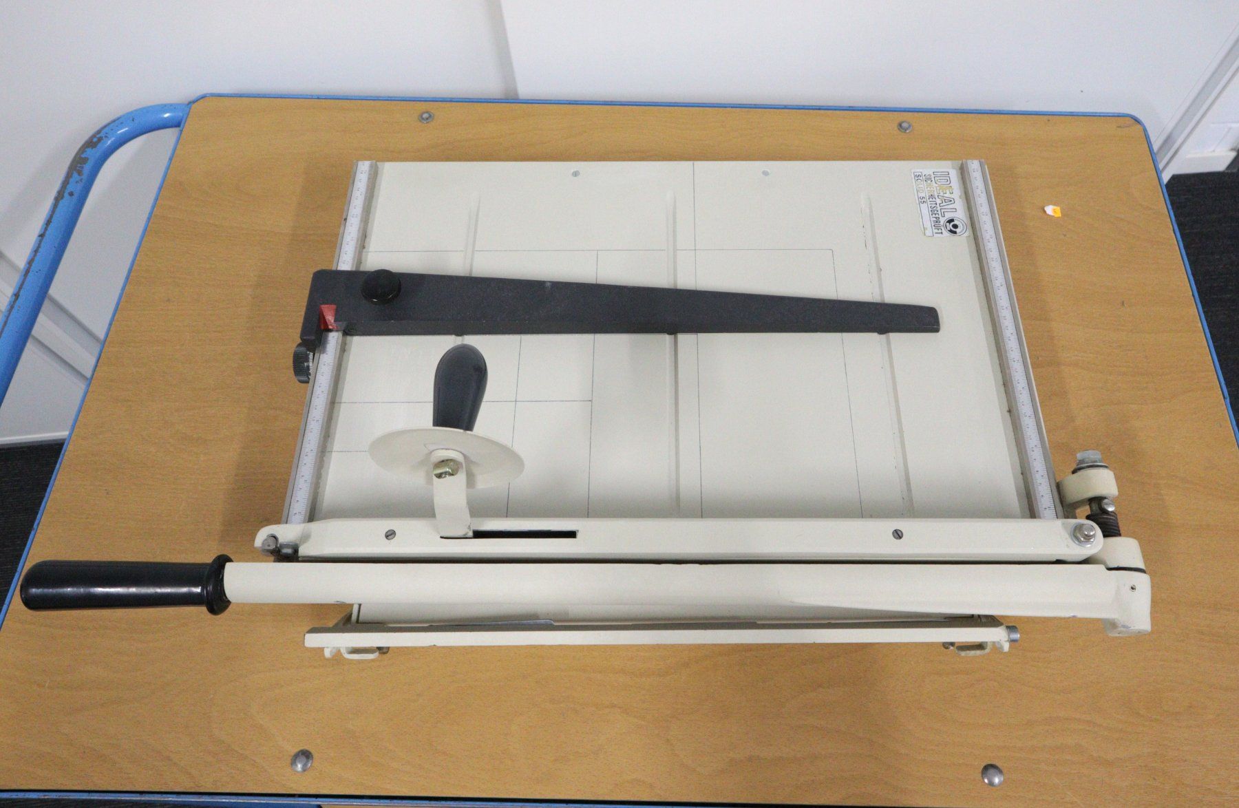 Tutte le macchine: Ideal Solid 55 Hebelschneidmaschine für Papier – Usato da Volketswil venduto da brockipfannenstil