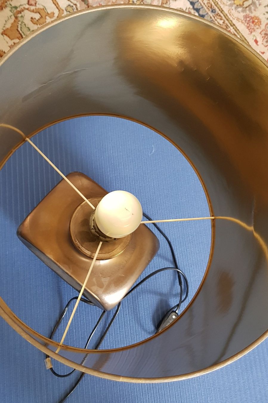 Lampade: Tischlampe schwarz goldfarben. – Usato da Uetliburg SG venduto da SUGORI 2